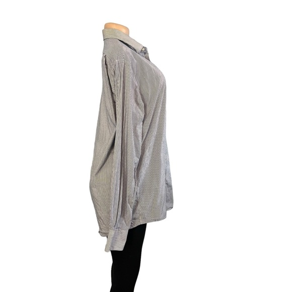 3/$30 🍂 Burberry’s of London Blue Striped Button Down Shirt - Picture 4 of 8